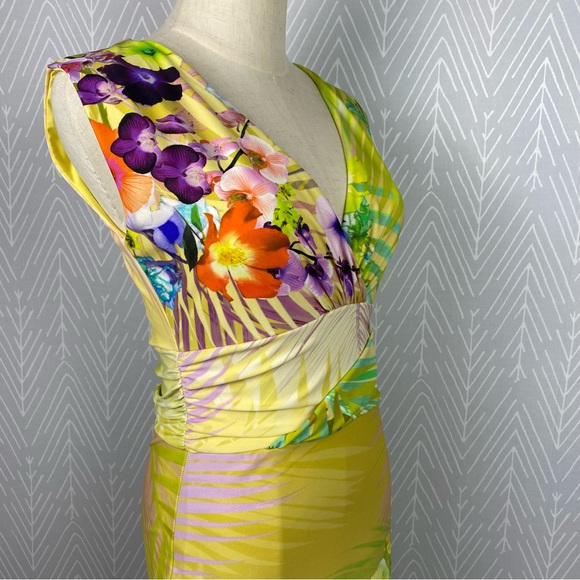 FUZZI Yellow Floral Graphic V Neck Sleeveless Sheath Knee Midi Dress - Picture 7 of 11